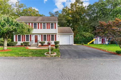 18 Riverview Dr, Cumberland, RI 02864