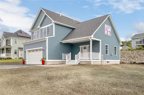 426 Louise St, Woonsocket, RI 02895 photo 2
