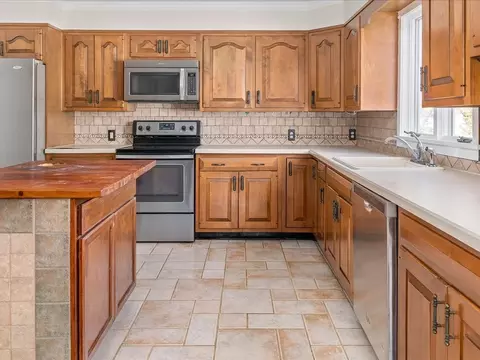 7 Morrone Ct, Westerly, RI 02891 photo 5