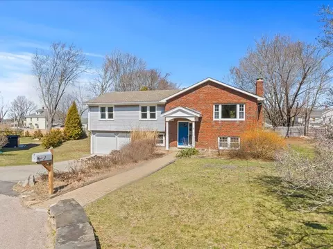 7 Morrone Ct, Westerly, RI 02891 photo 2