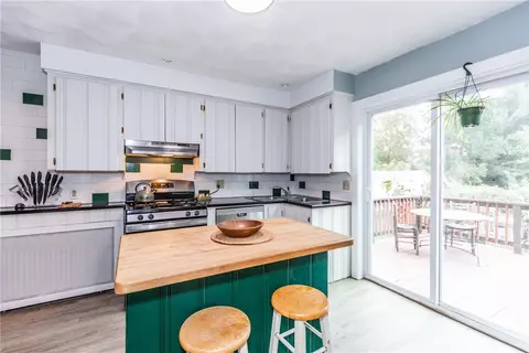 160 Manolla Ave, Warwick, RI 02888 photo 13