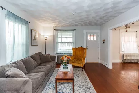 160 Manolla Ave, Warwick, RI 02888 photo 5