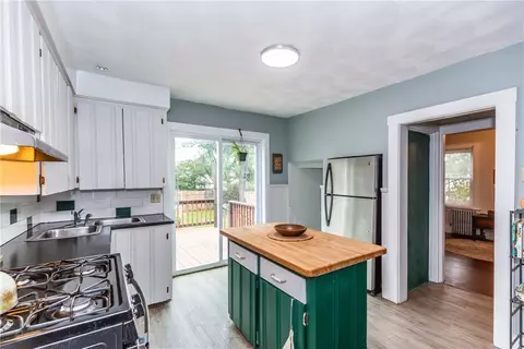 160 Manolla Ave, Warwick, RI 02888 photo 11