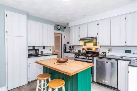 160 Manolla Ave, Warwick, RI 02888 photo 12