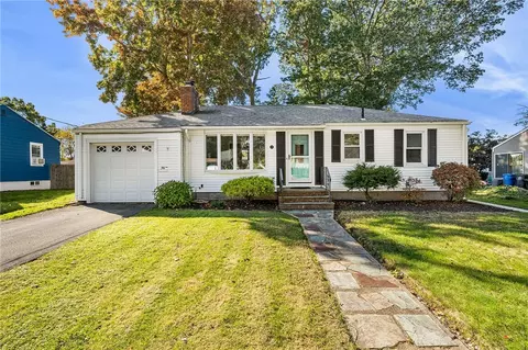 36 Tophill Dr, Cranston, RI 02920