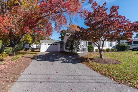 272 Hoxsie Ave, Warwick, RI 02889 photo 4