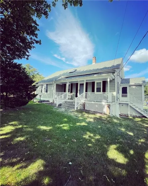 215 Turnpike Ave, Portsmouth, RI 02871