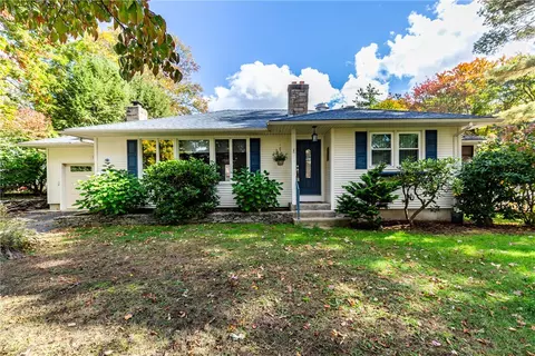 8 Herbert St, Smithfield, RI 02828