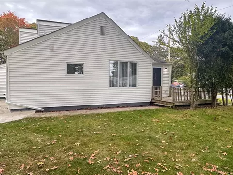 89 Pheasant Ave, Warwick, RI 02886 photo 4