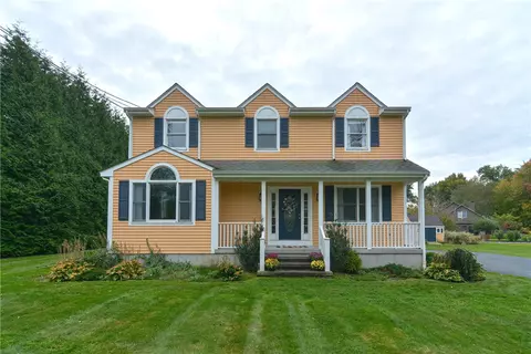 12 Kickemuit Ave, Bristol, RI 02809