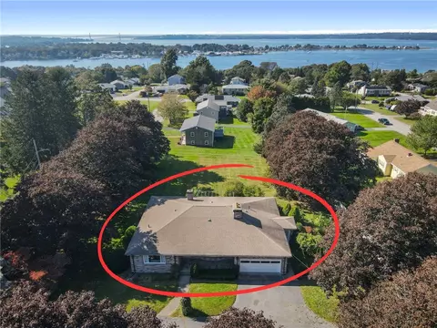 1173 Main Rd, Tiverton, RI 02878