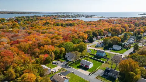 27 Lilly Ln, Narragansett, RI 02882