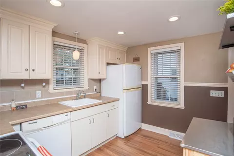 68 Falcon Ave, Warwick, RI 02888 photo 36