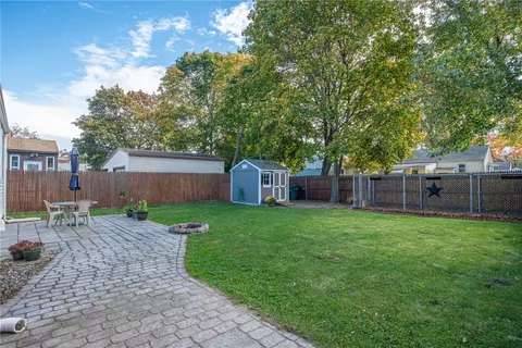 68 Falcon Ave, Warwick, RI 02888 photo 4