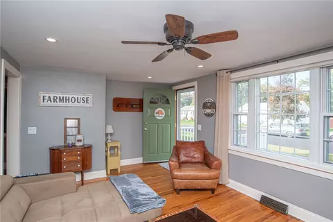 68 Falcon Ave, Warwick, RI 02888 photo 20