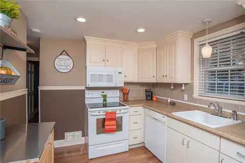 68 Falcon Ave, Warwick, RI 02888 photo 39