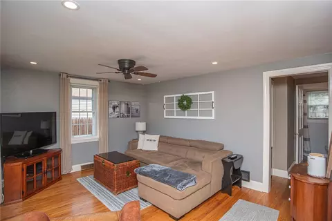 68 Falcon Ave, Warwick, RI 02888 photo 14
