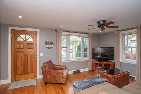 68 Falcon Ave, Warwick, RI 02888 photo 16