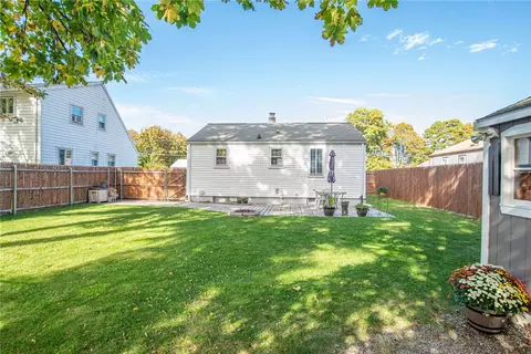 68 Falcon Ave, Warwick, RI 02888 photo 8