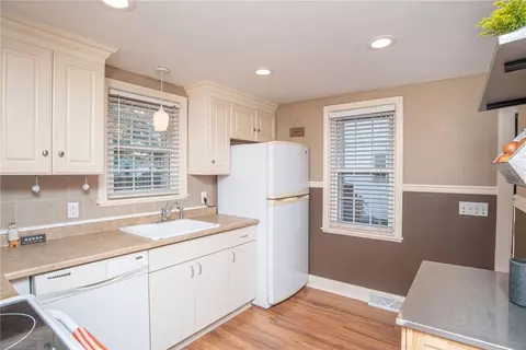 68 Falcon Ave, Warwick, RI 02888 photo 37
