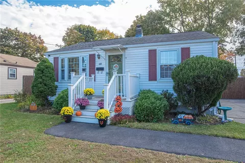 68 Falcon Ave, Warwick, RI 02888 photo 3