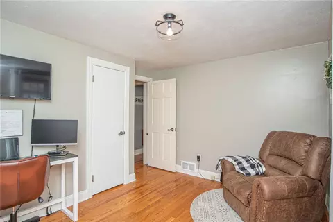 68 Falcon Ave, Warwick, RI 02888 photo 28