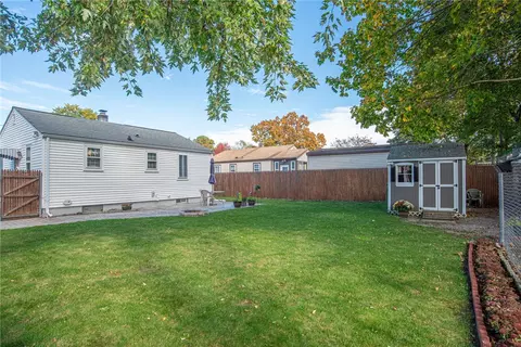 68 Falcon Ave, Warwick, RI 02888 photo 5