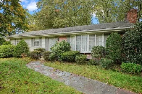 222 Northbridge Ave, Warwick, RI 02886