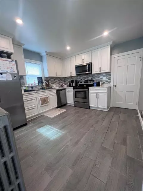 204 Rounds Ave, Providence, RI 02907