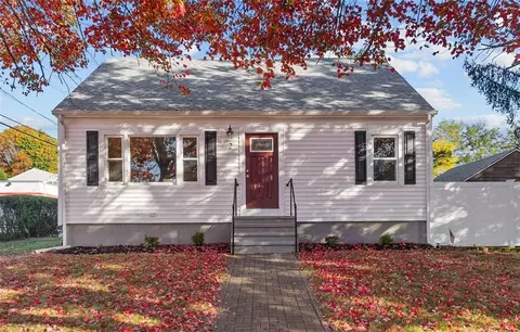 2 Lillian Ln, Cranston, RI 02920