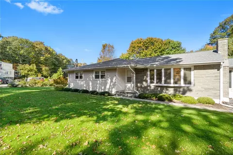 44 Old Post Rd, Westerly, RI 02891 photo 3