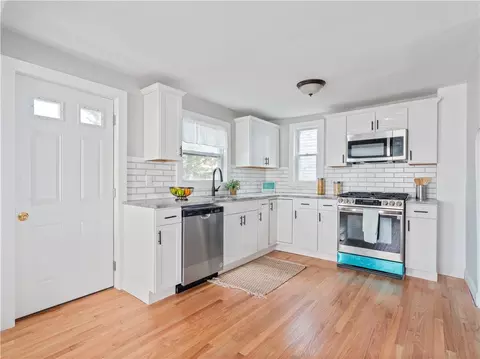 61 Bluff St, East Providence, RI 02915