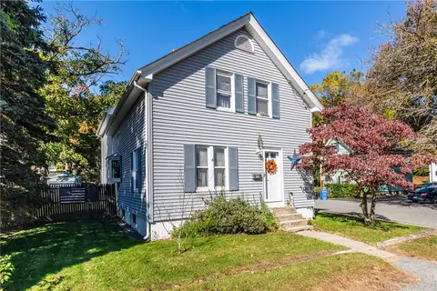 28 Almy St, Lincoln, RI 02865