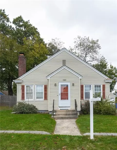 125 Grosvenor Ave, Pawtucket, RI 02860