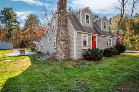 390 Hammet Rd, Coventry, RI 02816