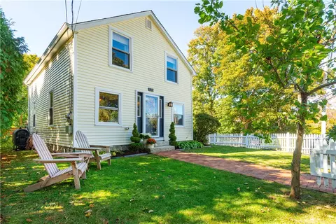 126 Columbia St, South Kingstown, RI 02879