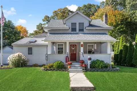 72 Winthrop Ave, West Warwick, RI 02893