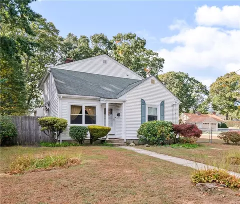 115 Riverside Dr, East Providence, RI 02915