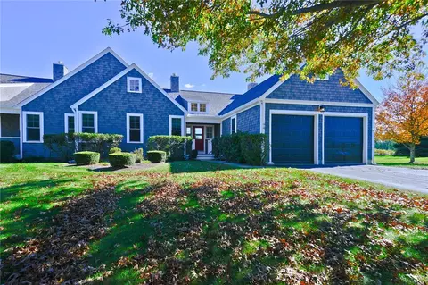 94 Storm King Dr, Portsmouth, RI 02871
