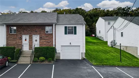 145 Scenery Ln, Johnston, RI 02919