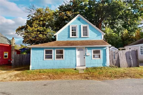 40 Troy Ave, Warwick, RI 02889