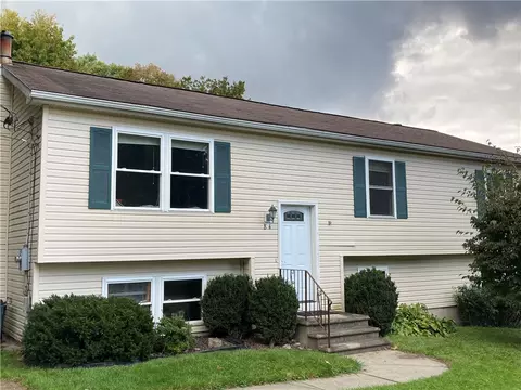 84 Brook St, Lincoln, RI 02838