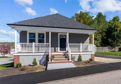 89 Cruz St, Cranston, RI 02920