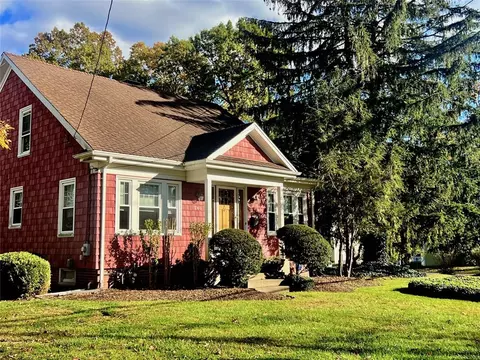 246 Washington Rd, Barrington, RI 02806