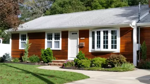 56 Greenmeadow Cir, North Kingstown, RI 02852