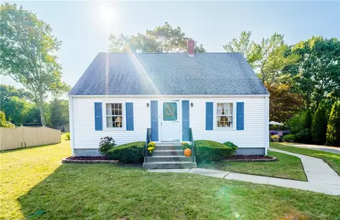 35 Nausauket Rd, Warwick, RI 02886