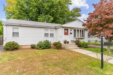 18 Auburn Ave, Johnston, RI 02919