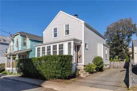 15 Hall Ave, Newport, RI 02840
