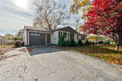 98 Wellspring Dr, Cranston, RI 02920