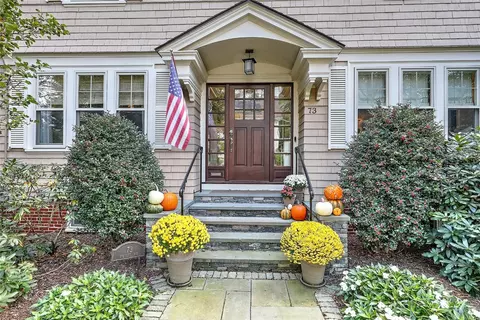 73 Everett Ave, Providence, RI 02906 photo 2